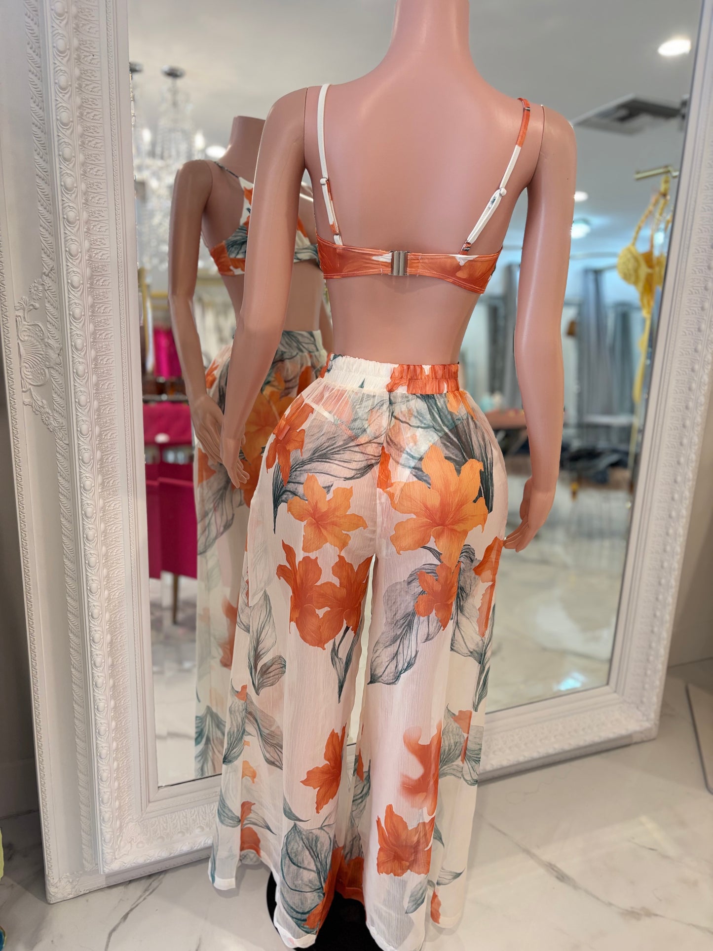 Bombshell in the Villa Pants Set