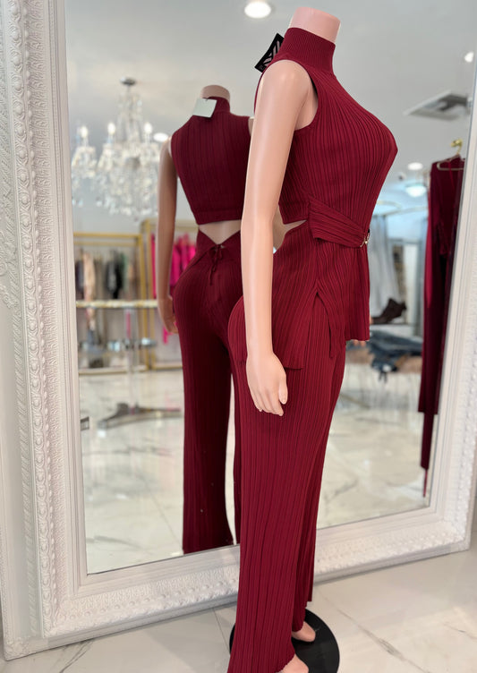 The Draped Aura Ribbet Pant Set Rojo Vino