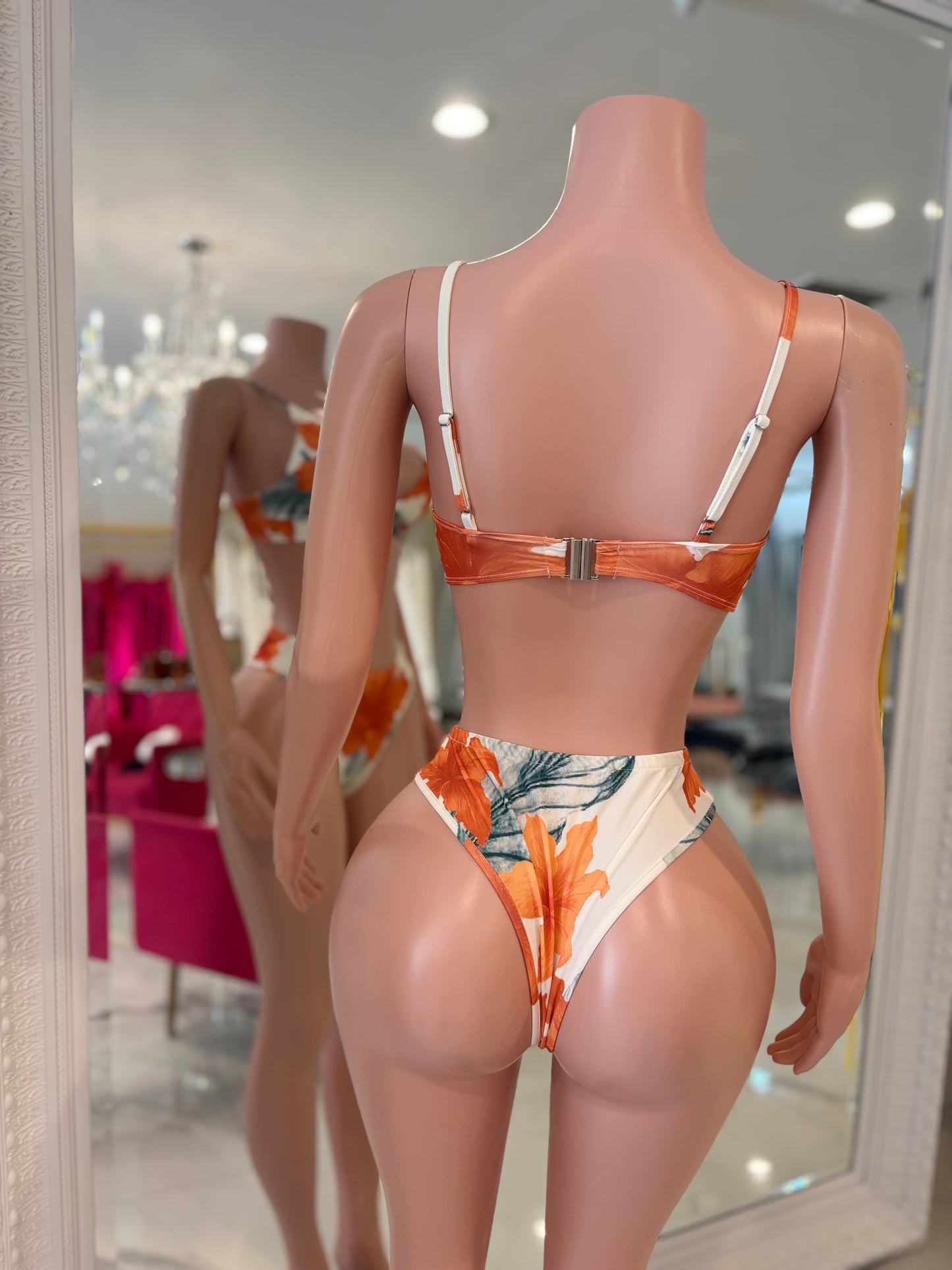 Bombshell in the Villa Pants Set