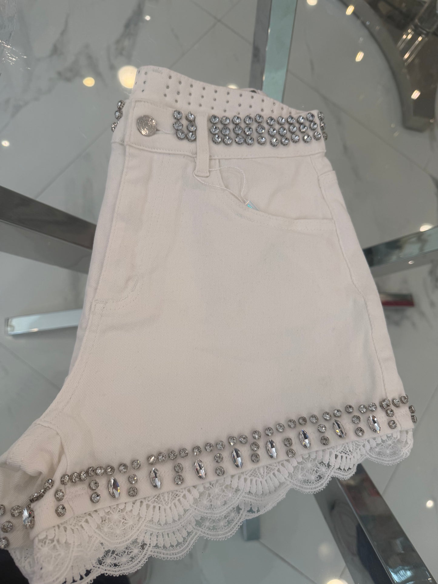 Feel That Breeze Shorts White