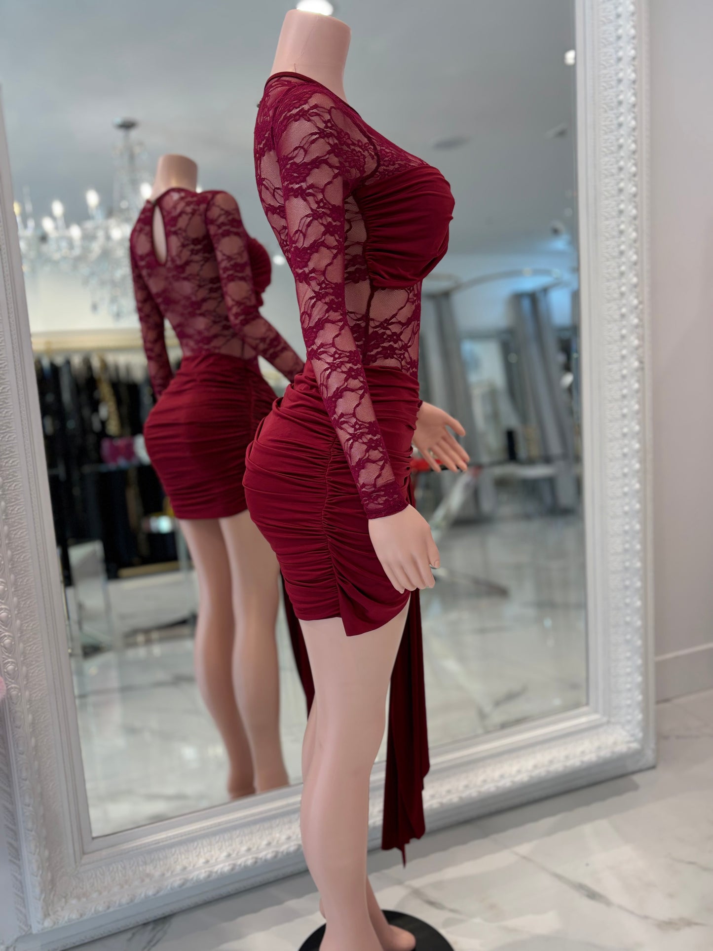 I'll Tell You What I Need Mini Dress Rojo Vino