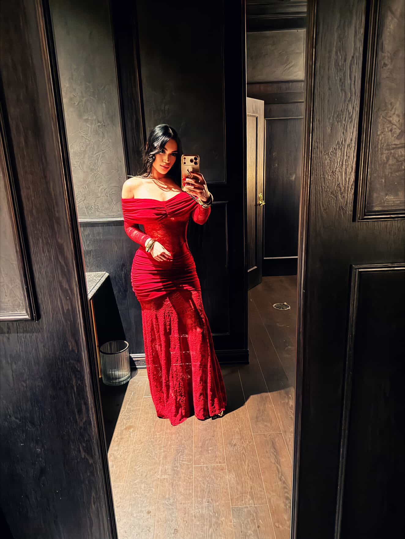 Mony Essence Lace Ruched Maxi Dress Rojo Vino
