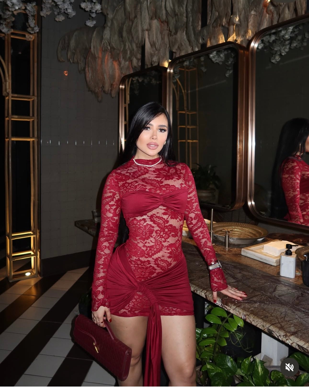 I'll Tell You What I Need Mini Dress Rojo Vino