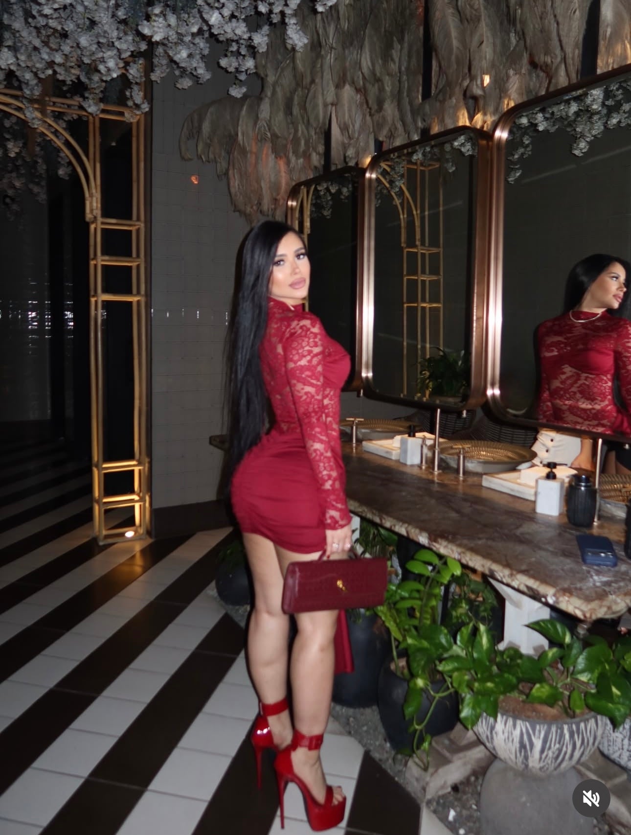 I'll Tell You What I Need Mini Dress Rojo Vino